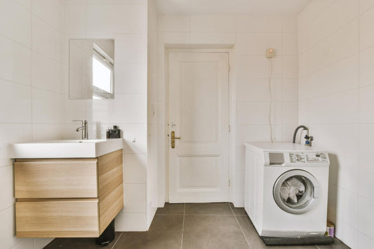 Perlu Tahu! Bikin Kamar Mandi Kecilmu Terasa Luas dan Lega bersama Enam Trik Ini!